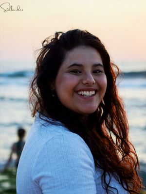 תמונה בחורה צוחקת